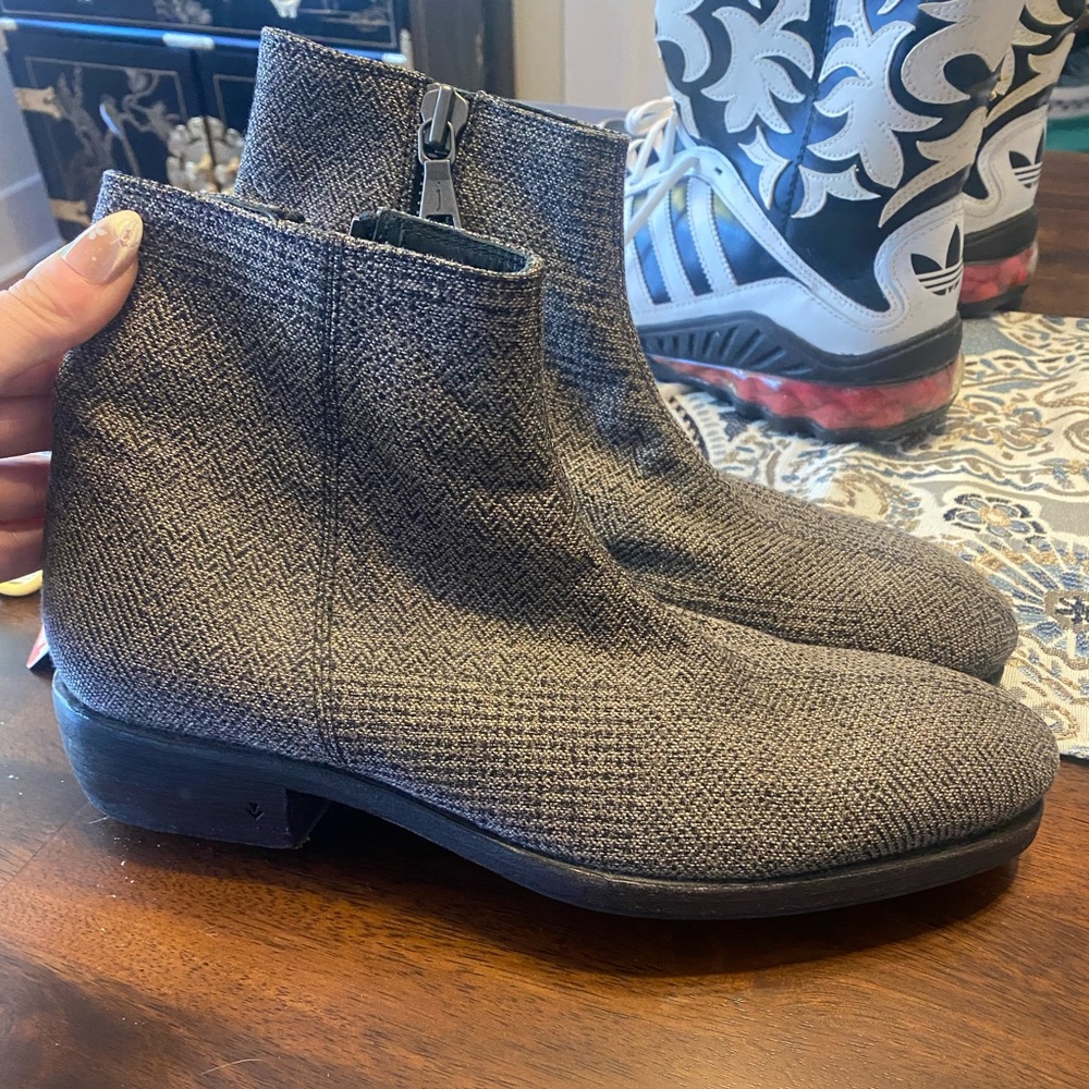 John Varvatos Textured Gray Boots